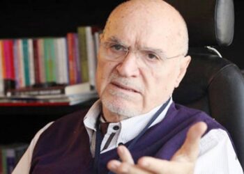 Hıncal Uluç’tan aşı olmayanlara ağır sözler