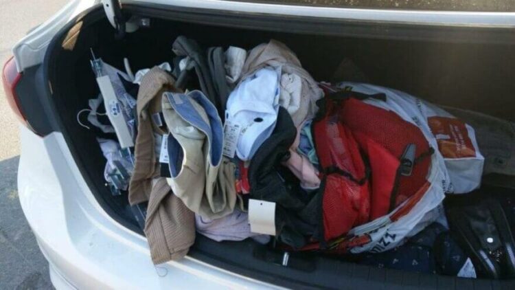 Şüphe üzerine durduruldu, poşetten çıkanlar şaşkına çevirdi