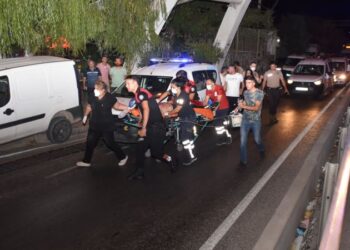Omuz atma kavgası kanlı bitti