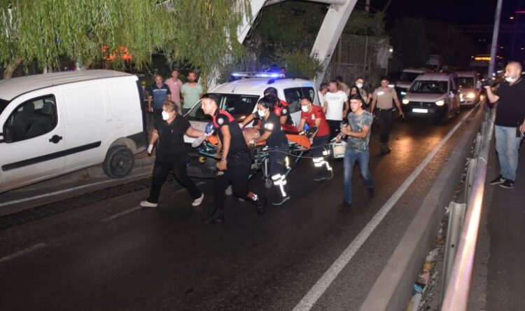 Omuz atma kavgası kanlı bitti