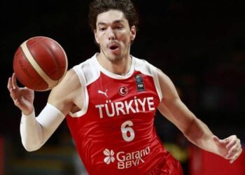 Milli basketçi Cedi, tepkiler nedeniyle sosyal medya hesaplarını kapattı