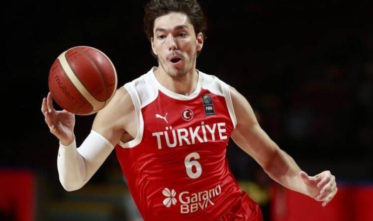 Milli basketçi Cedi, tepkiler nedeniyle sosyal medya hesaplarını kapattı