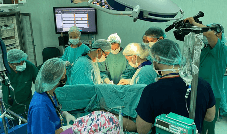 Türkiye’de ikinci kez gerçekleştiriliyor: 04.30’da başlayan tarihi ameliyat