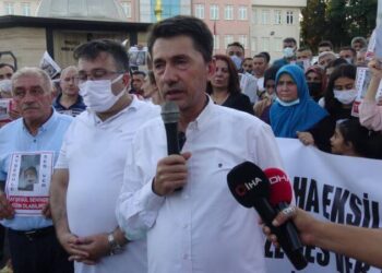 Kız çocuğunun başının taşla ezildiği mahallede protesto