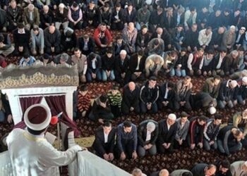 Cuma hutbesinde düğün fetvası