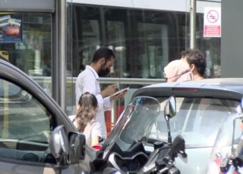 Turistlere para karşılığında HES kodu alıyorlar