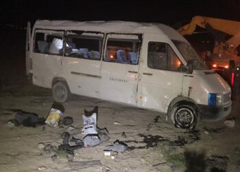 Tarım işçilerini taşıyan minibüs takla attı