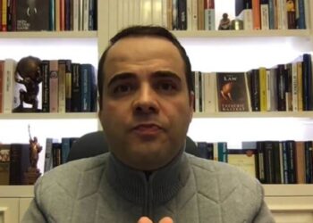 Özgür Demirtaş : Savaştan kaçıyorlarsa neden çocuk yok…
