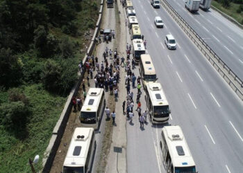 İstanbul’da minibüsçüler ayaklandı: Yüzlerce araç kontak kapattı
