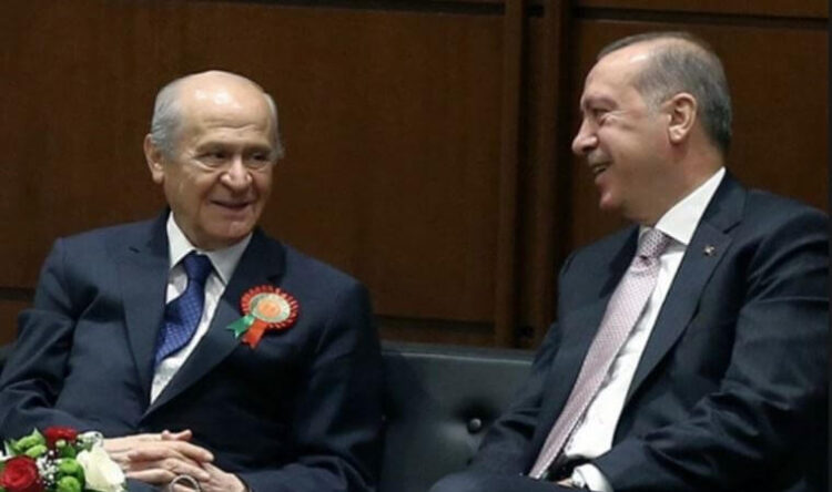 Bahçeli, Erdoğan’a çınar fidanı hediye etti