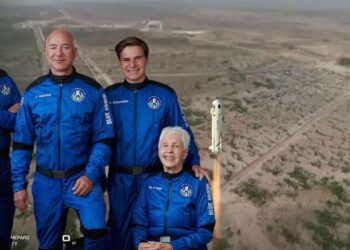 Jeff Bezos 28 milyon dolara uzaya gitti geldi
