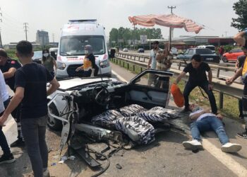 İkiye bölünen araçta can pazarı