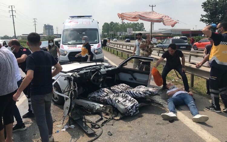 İkiye bölünen araçta can pazarı