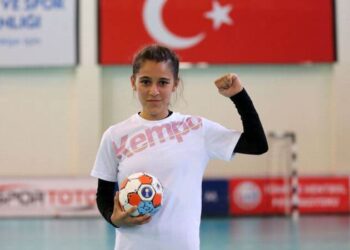 Merve Akpınar’a eğitim ve spor bursu verildi