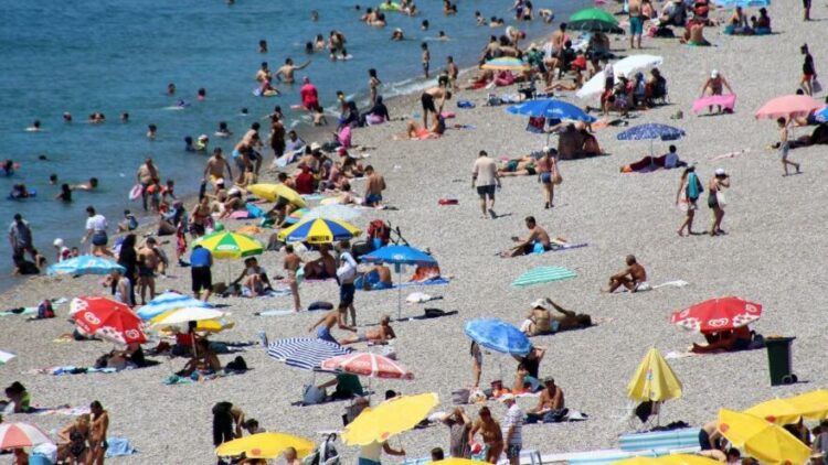 Yurttan kısıtlamasız pazar günü manzaraları