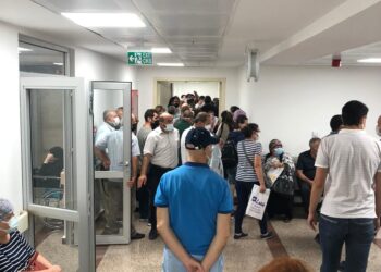 Hastanede hükümetin canını sıkacak fotoğraf
