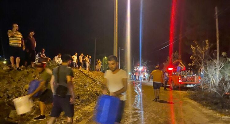 Yangın bölgelerinde halk seferberliği