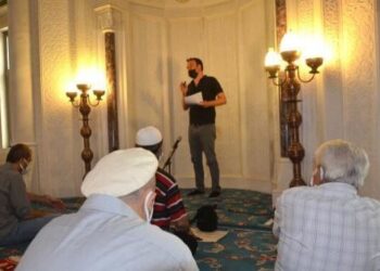 Cemaate vaaz yerine doktordan aşı bilgilendirmesi