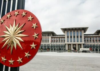 Saray’a bağlı iki isimden tutarsız açıklamalar