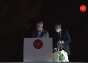 Erdoğan’a tepkiler sürüyor: Türk hekimlerine havale ediyorum