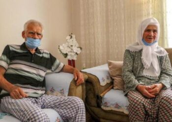 Evi tamamen yanan Ayşe nine, kayıp takma dişlerini istiyor