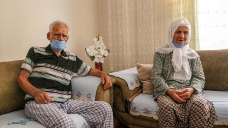 Evi tamamen yanan Ayşe nine, kayıp takma dişlerini istiyor