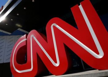 CNN aşı olmayan 3 çalışanını kovdu