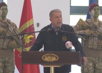 Yemin töreninde Hulusi Akar’dan tartışma yaratan fotoğraf