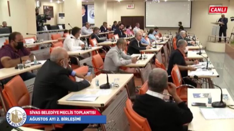 AKP’li meclis üyesi ‘Hizmet edemiyorum’ diyerek istifa etti