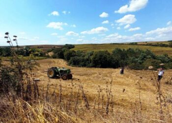 Traktörün altında kaldı, cesedine 15 saat sonra ulaşıldı