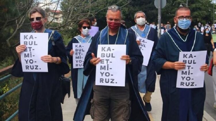 Boğaziçi’nde Naci İnci’ye protesto şoku