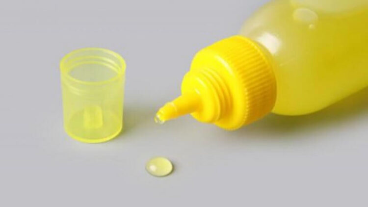 Prezervatif yerine yapıştırıcı kullandı, hayatını kaybetti