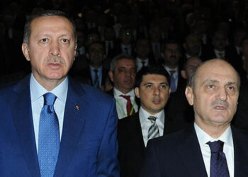 Eski bakan Erdoğan Bayraktar’ın tweetleri sosyal medyada gündem oldu