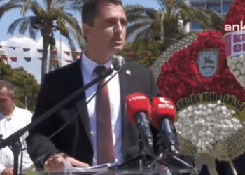 CHP İzmir’in 30 Ağustos kutlamasında Taliban çıkışı