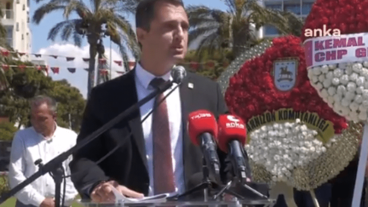 CHP İzmir’in 30 Ağustos kutlamasında Taliban çıkışı