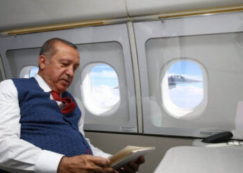 Saray gazetecisinin ‘uçak’ övgüsünü böyle ti’ye aldı