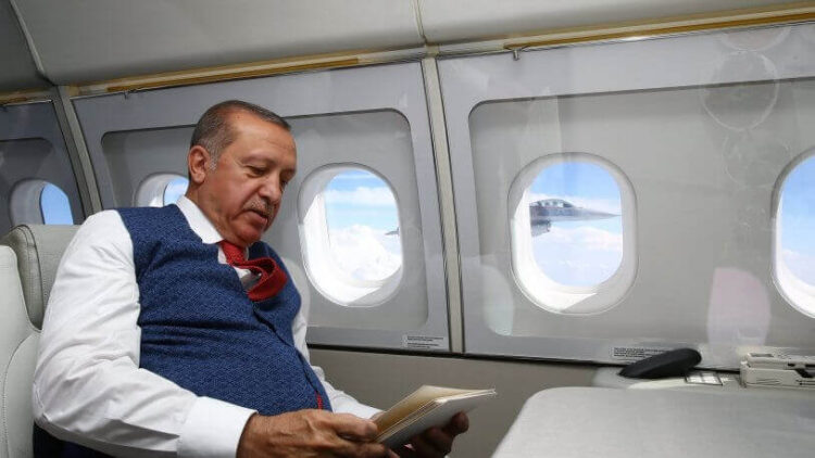 Saray gazetecisinin ‘uçak’ övgüsünü böyle ti’ye aldı