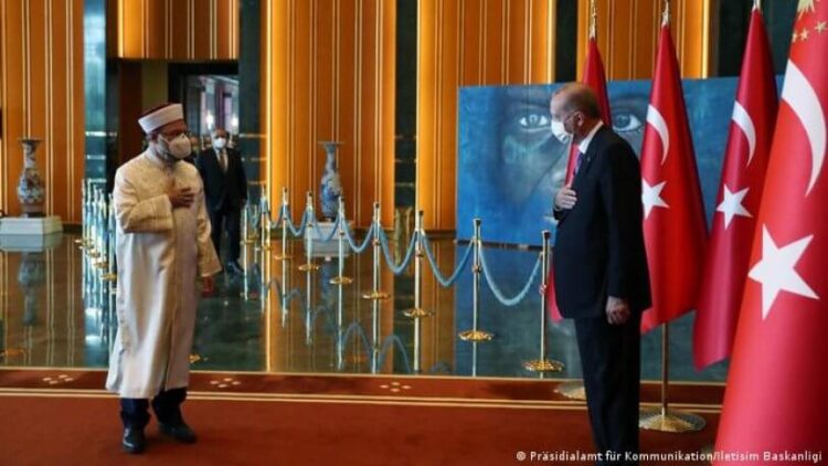 Diyanet, Genelkurmay Başkanı’nın önüne geçti