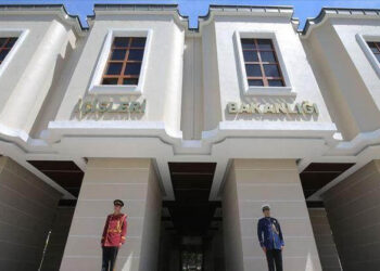 81 ilin valiliğine yeni genelge: Okul, sinema, tiyatro ve konsere girerken…