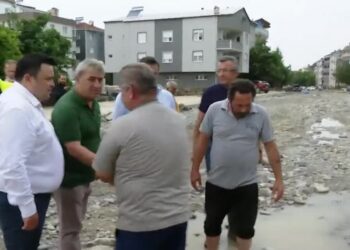 CHP Heyeti Ayancık’ta sel felaketi yaşayan halkın sorunlarını dinledi