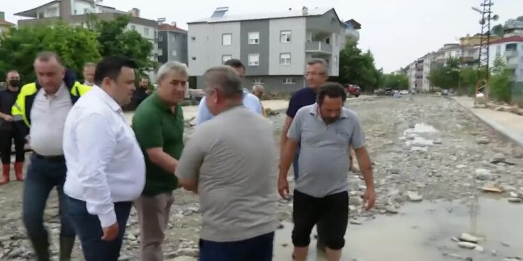 CHP Heyeti Ayancık’ta sel felaketi yaşayan halkın sorunlarını dinledi