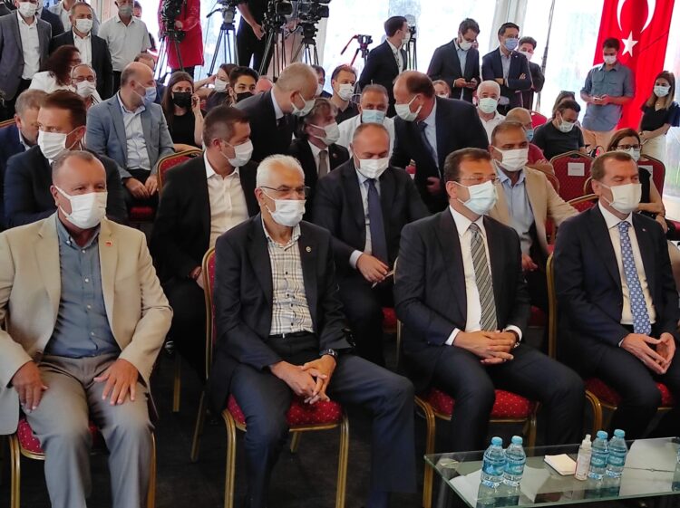 Anahtarlarını törenle aldılar…Locamahal ilk maliklerine kavuştu