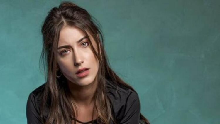 Hazal Kaya’dan yeni imaj! Görenler inanamadı