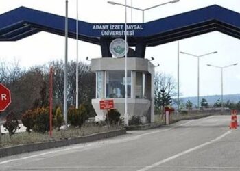 9 yıldır öğrencisi olmayan fakültede dekan ve personeline maaş ödediler