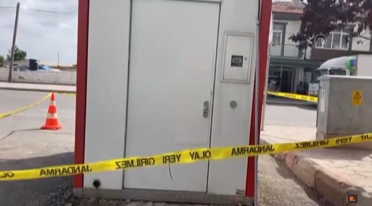 Kartını kaptırdığı ATM’ye forkliftle saldırdı