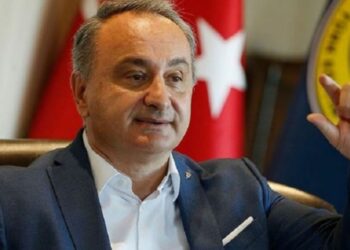 Öğretmenlere aşı zorunluluğu talebi