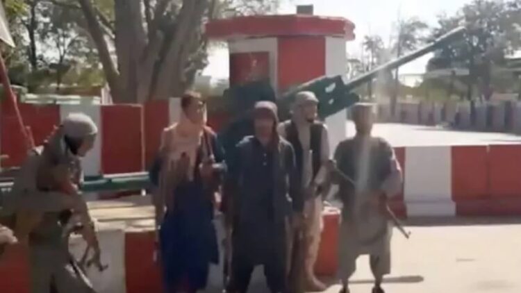 Taliban, Kabil’e 70 kilometre uzaklıktaki Pul-i Alem’i ele geçirdi