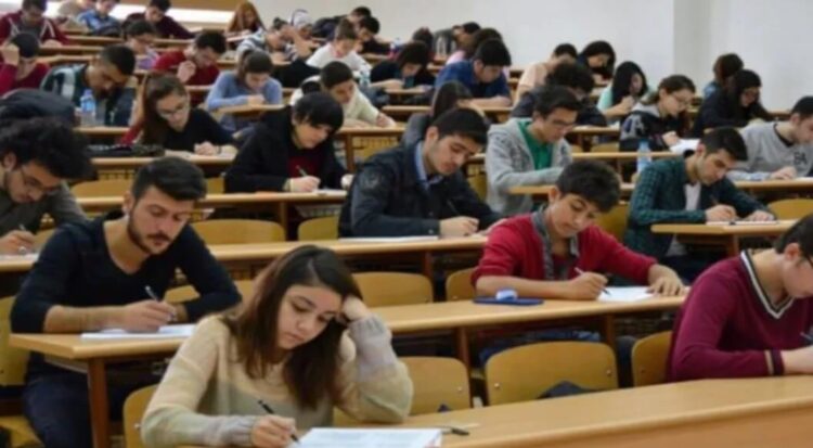 CHP’li Akın: Covid hastaları yüz yüze sınava nasıl girecek?