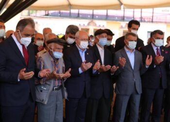 Kılıçdaroğlu, teyzesi Fecire Işık’ı son yolculuğuna uğurladı