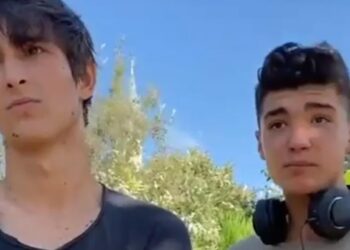 Validebağ korusunu yakmak isteyen kişiyi iki genç engelledi